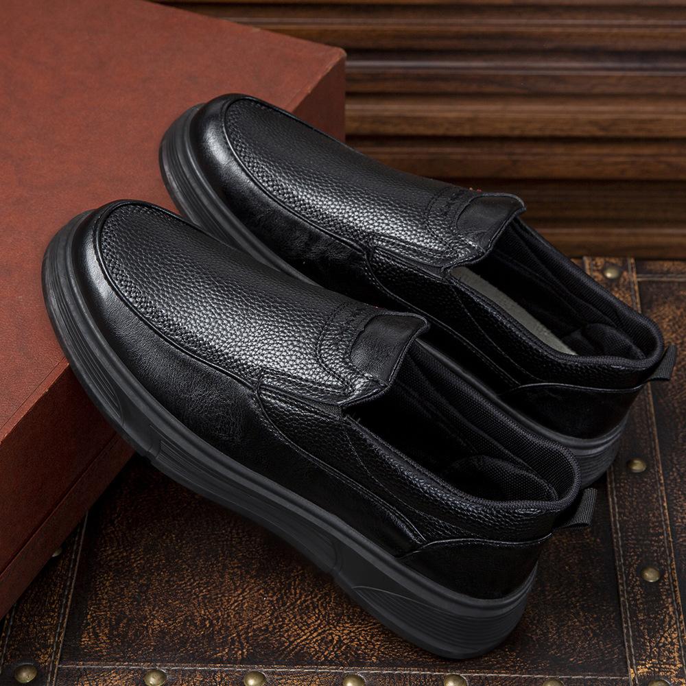 Кожаная обувь флисовая утепленная теплая свободная обувь для отца мягкая подошва на одной педали флис легкая повседневная для пожилых хлопковая обувь