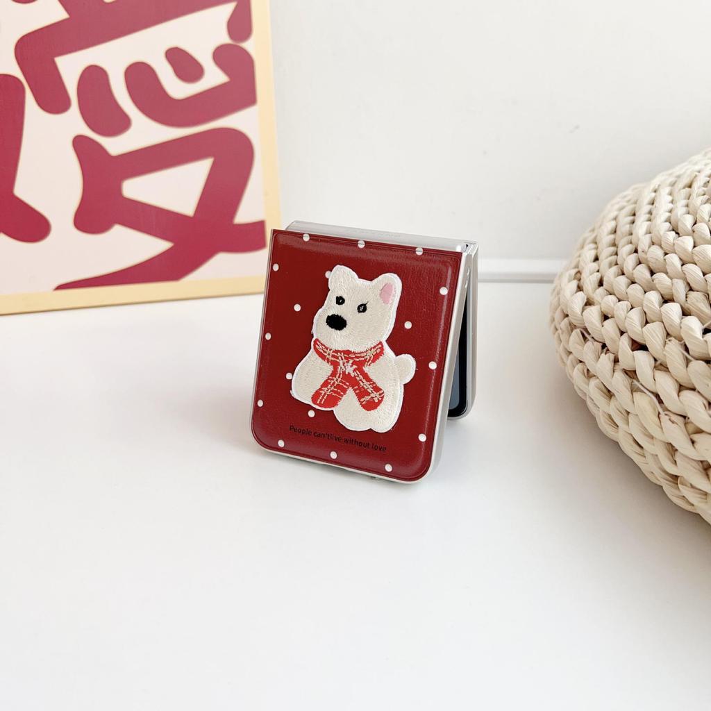 Чехол из кожи с текстурой для Samsung Z Flip 3-7 с вышитым шарфом и дизайном щенка