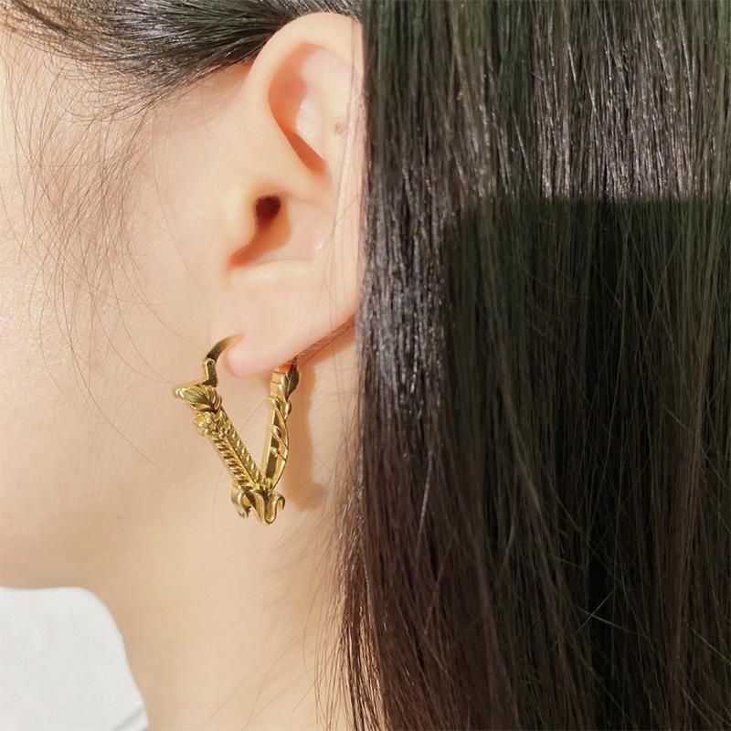 Трендовые латунные серьги V-образной формы с резьбой в виде виноградной лозы и дизайном в виде пшеничного колоса