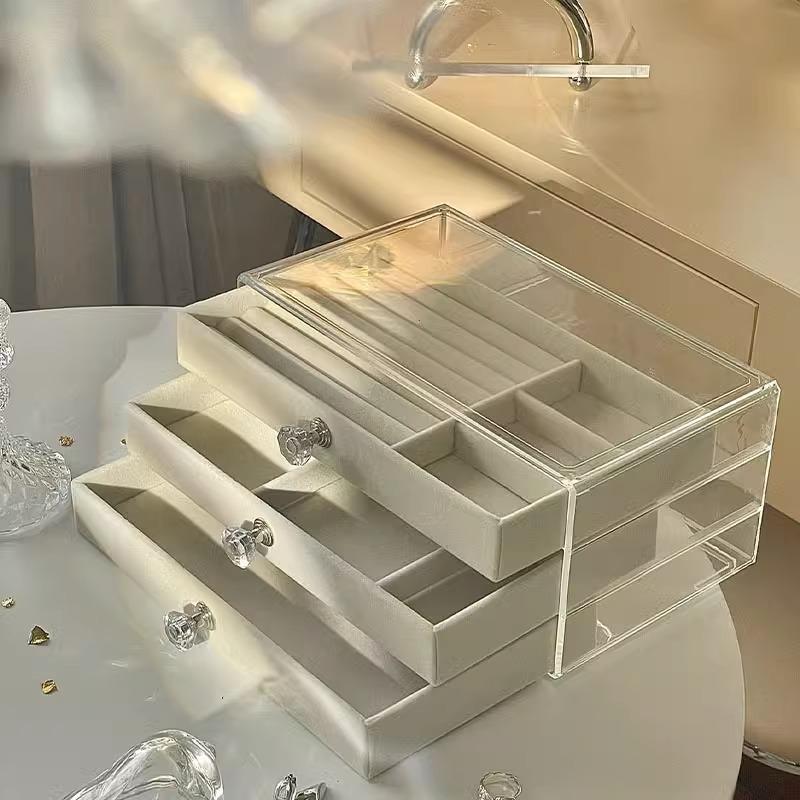 Luxurious Large-Capacity Jewelry Storage Box for Necklaces, Earrings, Bracelets, and Rings In Exquisite Gold Design.