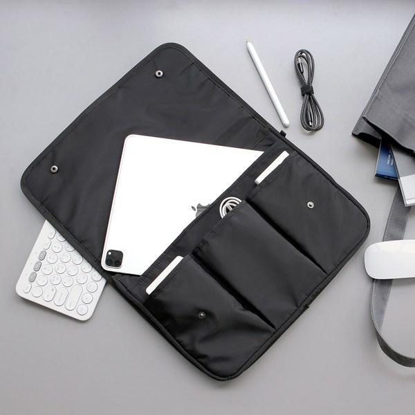 Iconic Multi-pocket Laptop Pouch, 04 Black
