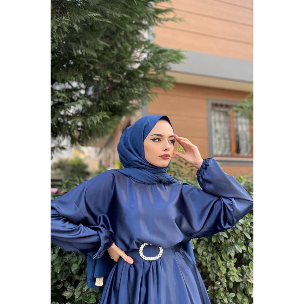 Атласное вечернее платье с эластичным поясом и поясом, темно-синее