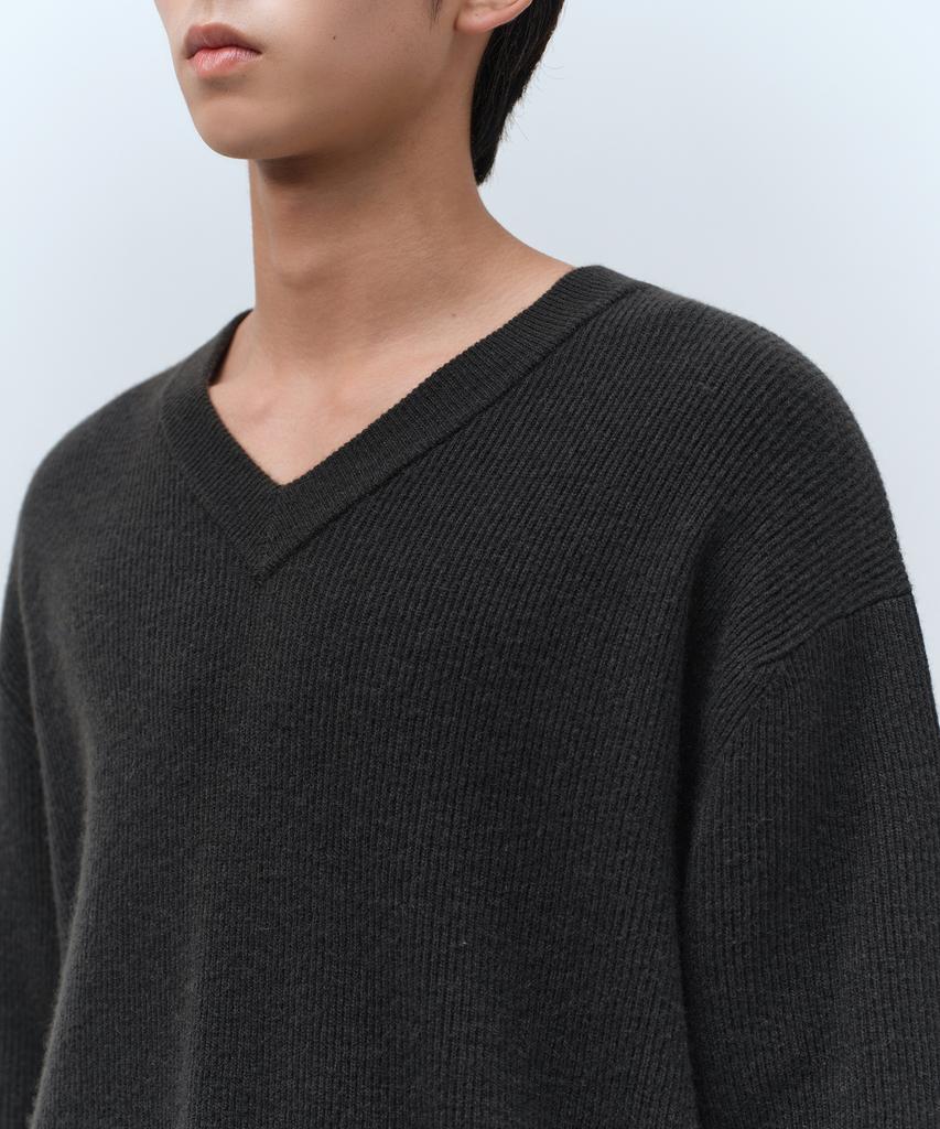 Musinsa Standard [Victoria Wool] Минималистичный вязаный джемпер в рубчик с V-образным вырезом [Темно-серый]