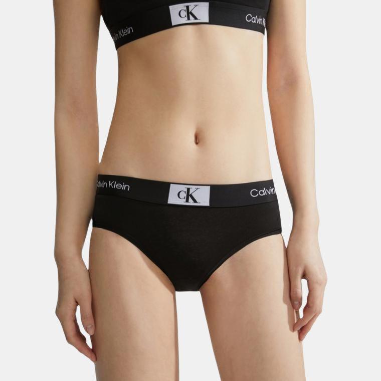 Calvin Klein CK96 Серия Дженни Стиль Маленький квадратный буквенный принт Треугольник Slim Fit Нижнее белье Женское нижнее белье Space-Black QF7295AD-UB1