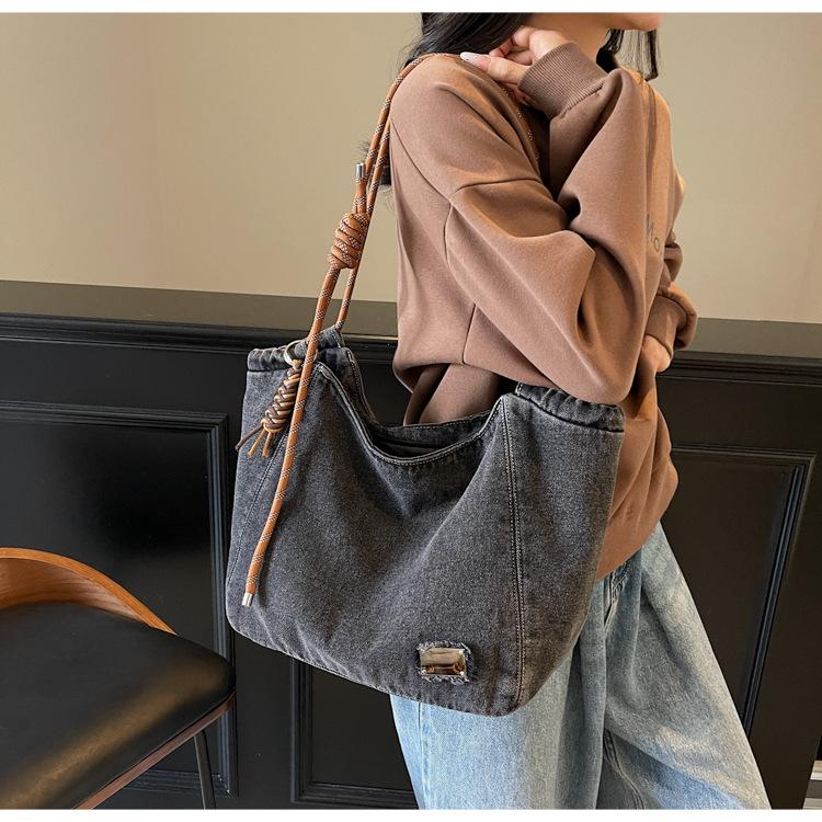Denim Bag Women's 2025 New Fashion Fashion One-shoulder Crossbody Bag Large Capacity Student Commuter Tote Bag