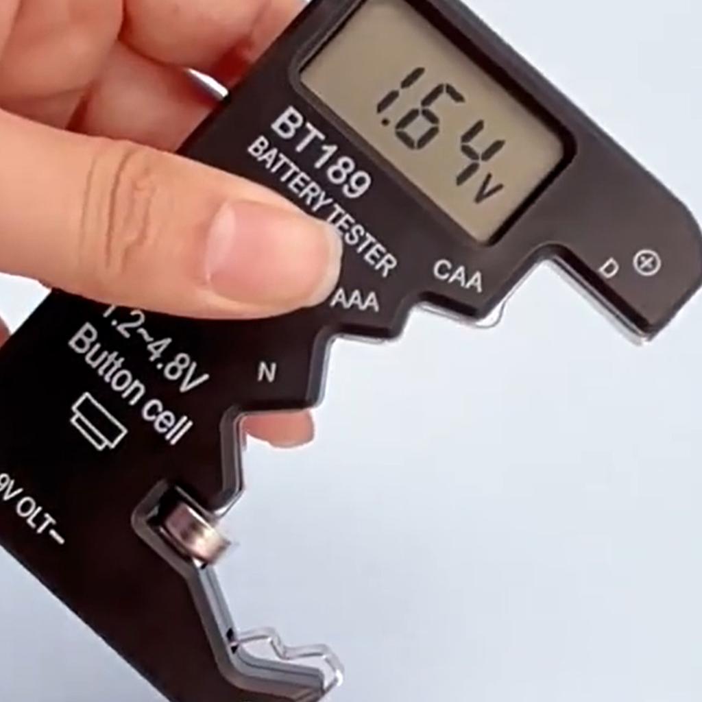 Универсальный тестер аккумуляторов Портативный тестер аккумуляторов Многоцелевой тестер аккумуляторов Компактный дизайн для домашнего использования