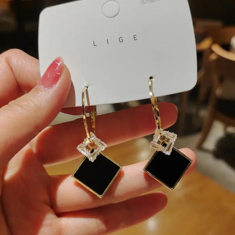Matte Golden Minimalist Metal Style Glossy Geometric Earrings for Women Fashionable Personalized Daily Accessory Party Jewelry