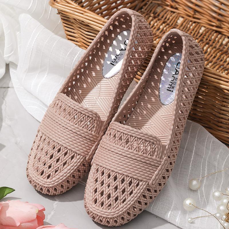 Casual Women's Net Shoes Flat Bottom Breathable Hollow Baotou Hole In the Hole Mother Shoes Nurse Shoes Outdoor Beach Shoes