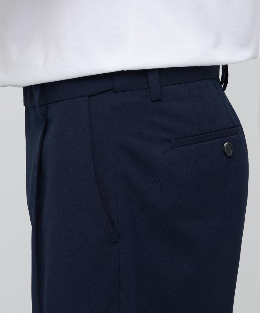 MUSINSA STANDARD Lightweight Hidden Banding Half Slacks [Deep Blue]