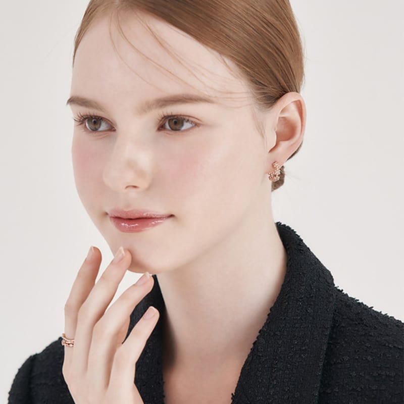 Ювелирные изделия ELLE Позолоченные серьги-пусеты в виде цветка ELGPEE555