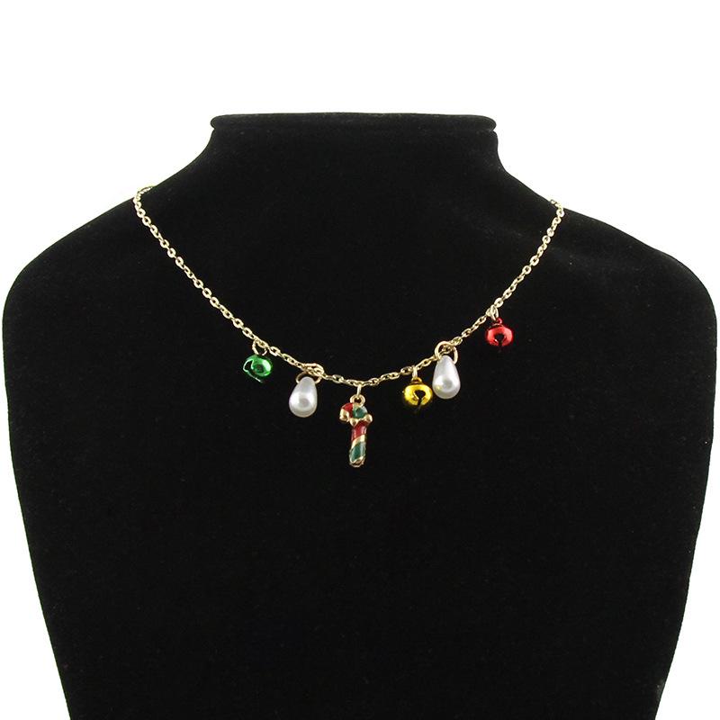 Роскошный кулон в виде красных и зеленых колокольчиков с белым жемчугом и дизайном в виде леденца