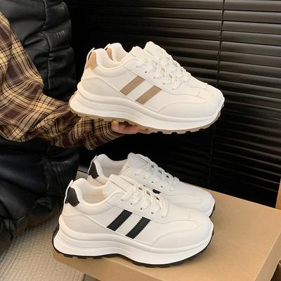 2025 новые спортивные маленькие белые туфли на мягкой подошве женские оригинальный дизайн чувство взрыва универсальные дышащие парные папины кроссовки