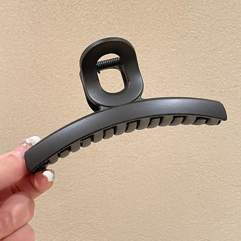 Элегантная летняя заколка для волос из смолы под черепаховый панцирь – Полукруглая матовая черная