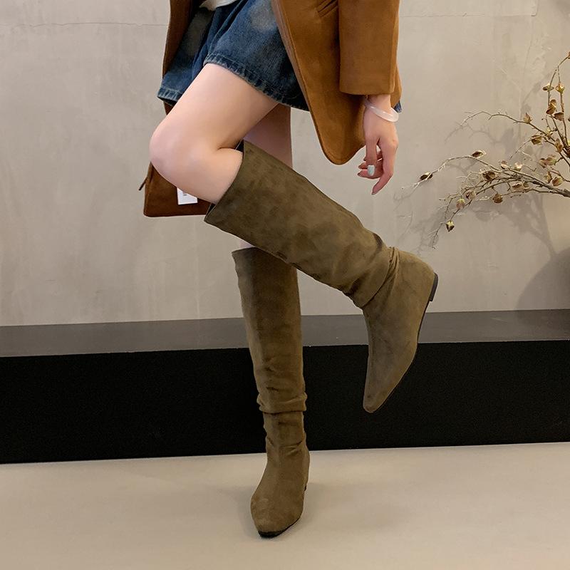 The inner height increases but the knee long tube stacking boots for women's autumn and winter new fashionable square head simple pleated boots