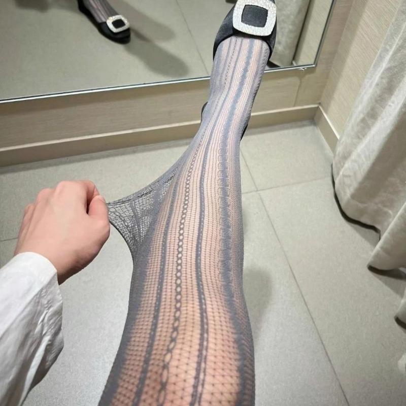 Весенние и летние тонкие полосатые колготки с вырезами, новые сексуальные чулки с вертикальной жаккардовой сеткой, тонкие кружевные чулки с вырезами