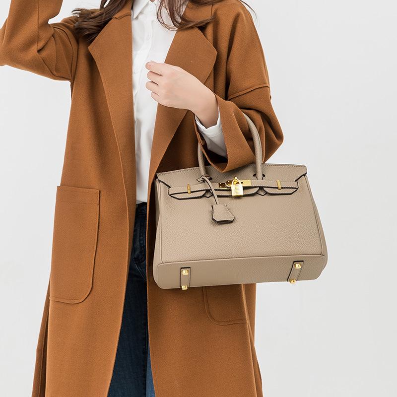 Модная женская сумка платинового цвета 2023 года с узорами личи и крокодиловой кожи