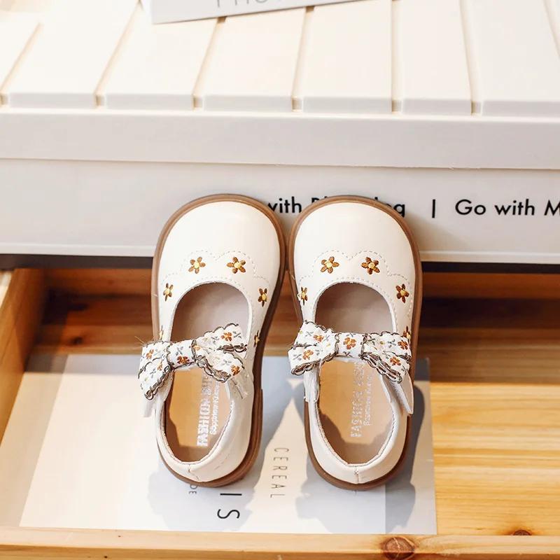 Детская кожаная обувь Весна Осень Универсальные девичьи балетки с вышивкой и бантом Нескользящие детские туфли принцессы Повседневные мягкие
