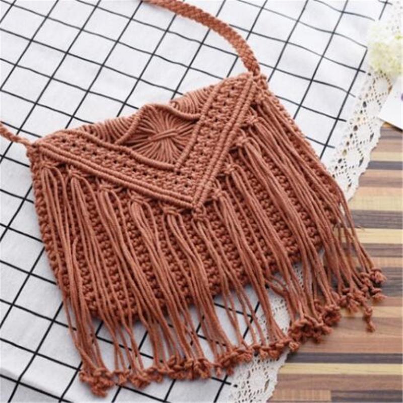 Шикарная женская сумочка с красивыми кисточками. размер сумки: 27 см * 2 см * 21 см