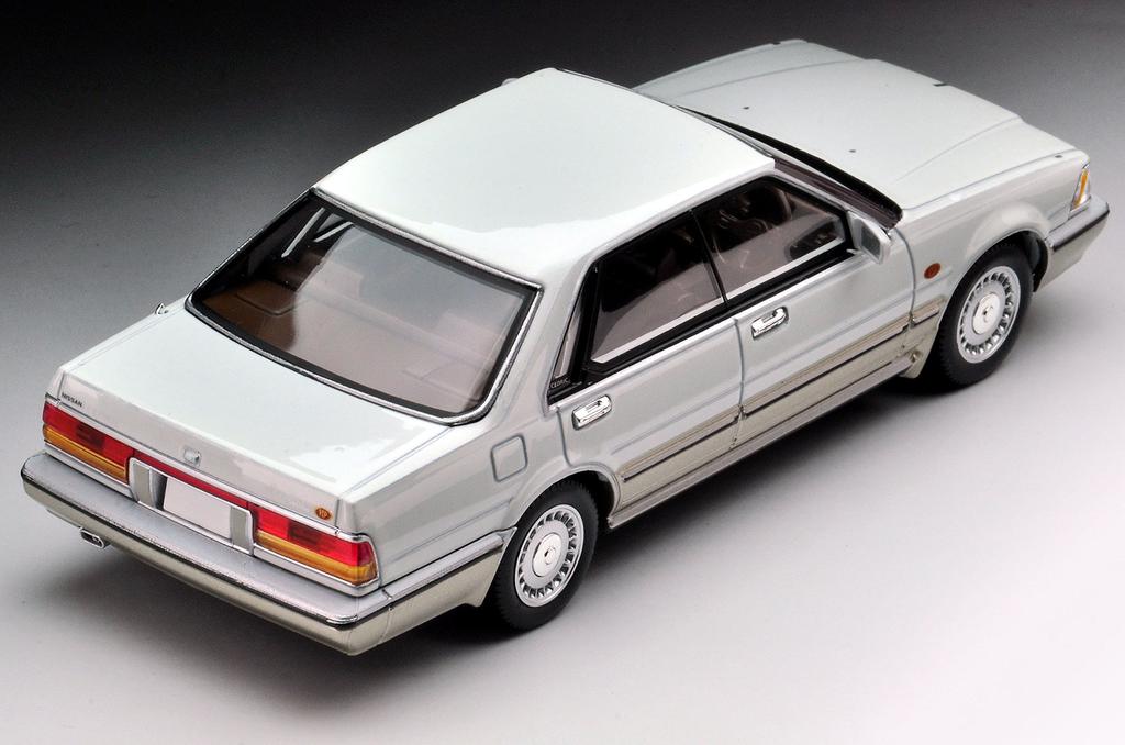 Масштабная модель Tomica Limited Vintage Neo Cedric V30 Turbo Brougham VIP 1/43 TLV-N43-24a (Белый/Бежевый)