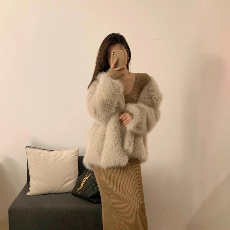 [] С пальто и вязаным платьем внутри, осенне-зимний высококлассный темперамент стройный и изящный, длинное платье-свитер