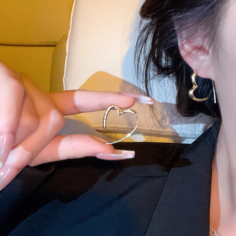 S925 Silver Luxury Niche Peach Heart Earrings - Trendy Cold Style for Women