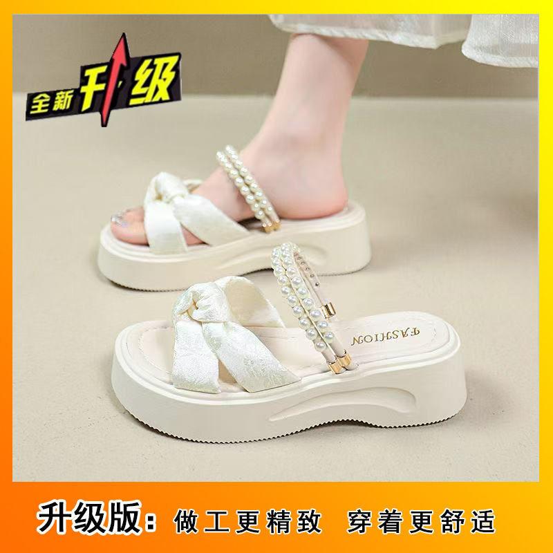 French popular versatile flat-bottomed beach shoes fairy style thick-soled cool slippers female summer fashion skirt 2025 new
