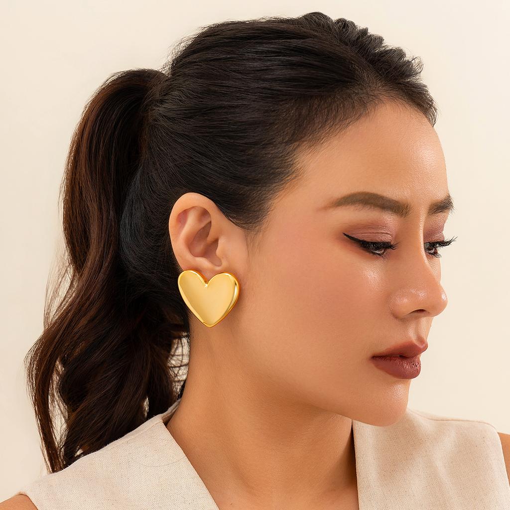 Minimalist Punk Gold Color Smooth Love Heart Stud Earrings for Women 2025 Trend Wed Bridal Goth Piercing Earrings Jewelry Gift