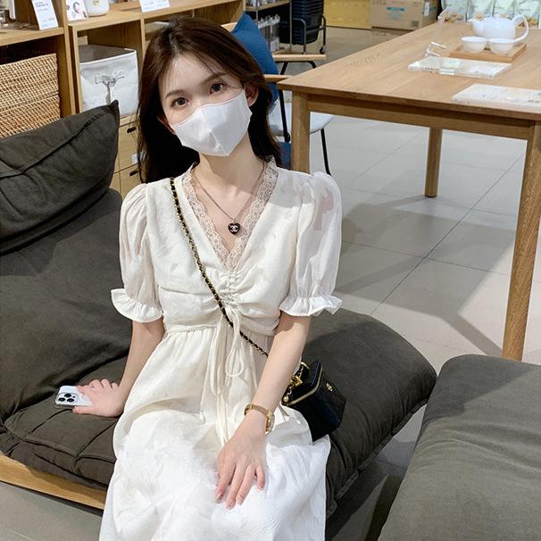 Весна 2024 Нежное платье с завязками на высокой талии и юбка миди