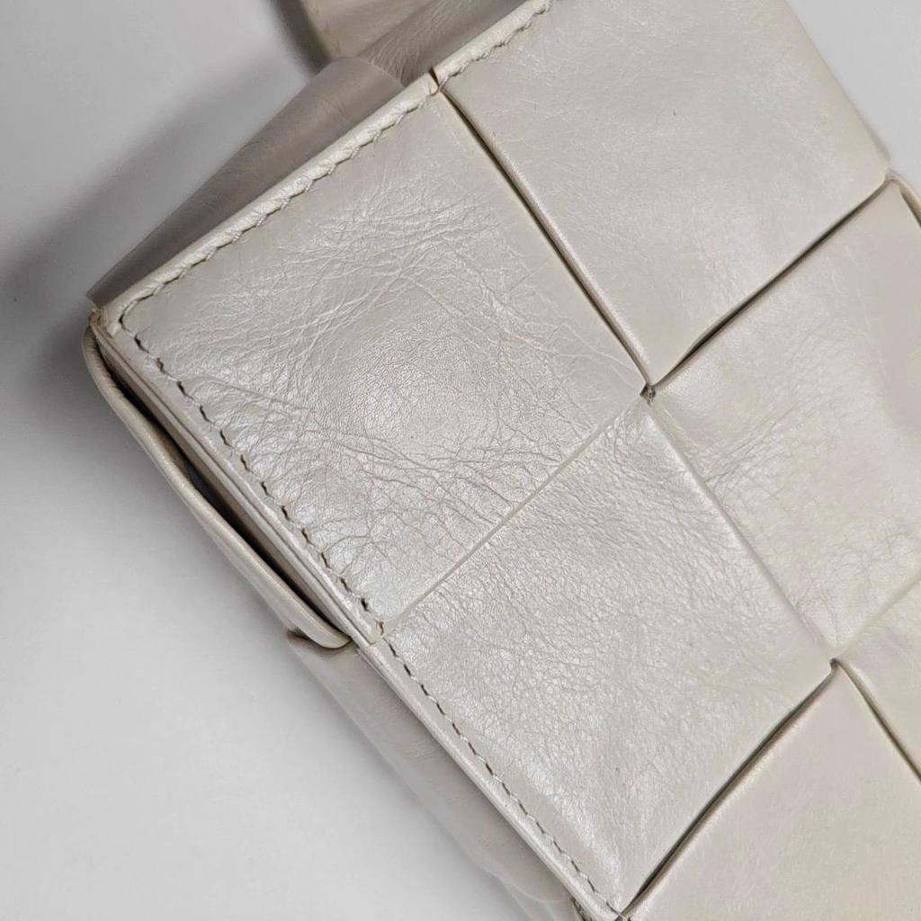 [Pre-Owned] Cassette Belt Intreccio Woven Magnetic Closure Leather Waist Bag Mini - Very Good #1HZMW4B