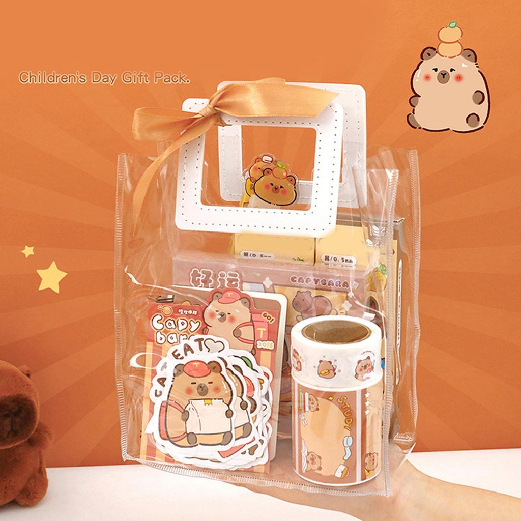 Канцелярские принадлежности для школы и студенчества включают в себя блокнот, бумагу для заметок, шариковую ручку, закладки, пенал, наклейку, линейку, брелок