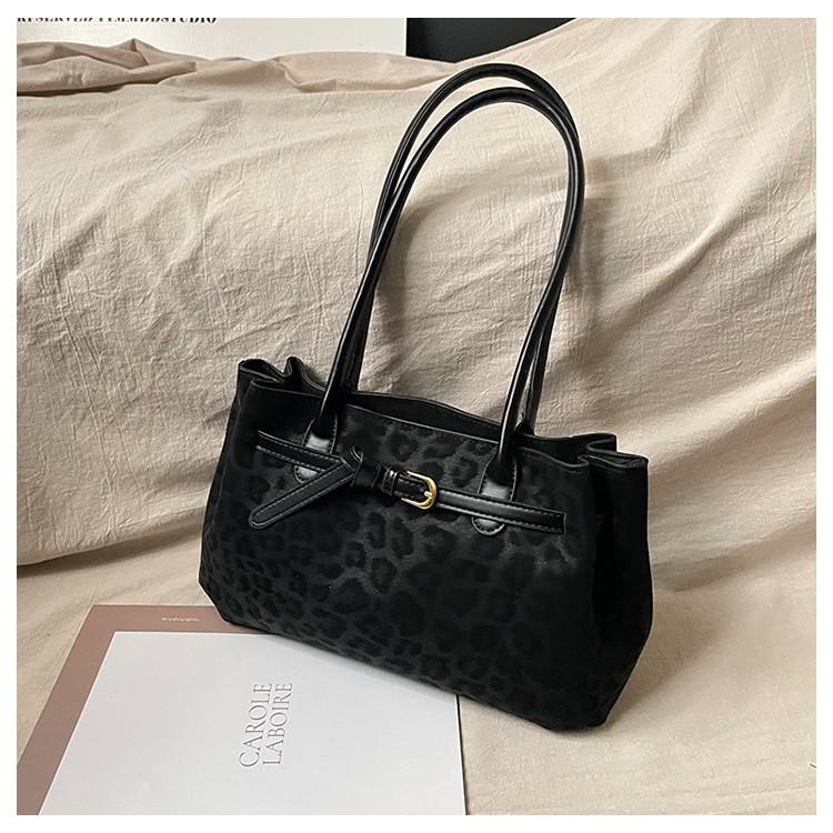 New Retro Tote Bag Large Capacity Women'S High-End Sense Niche Light Luxury Casual Shoulder Armpit Bag Versatile Women'S Bag