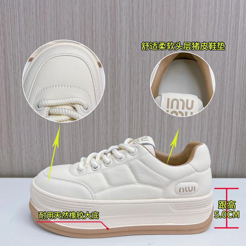 Новые кожаные маленькие белые туфли женские 2025 весна платформа хлебные туфли универсальные спортивные кеды женские повседневные низкие женские туфли