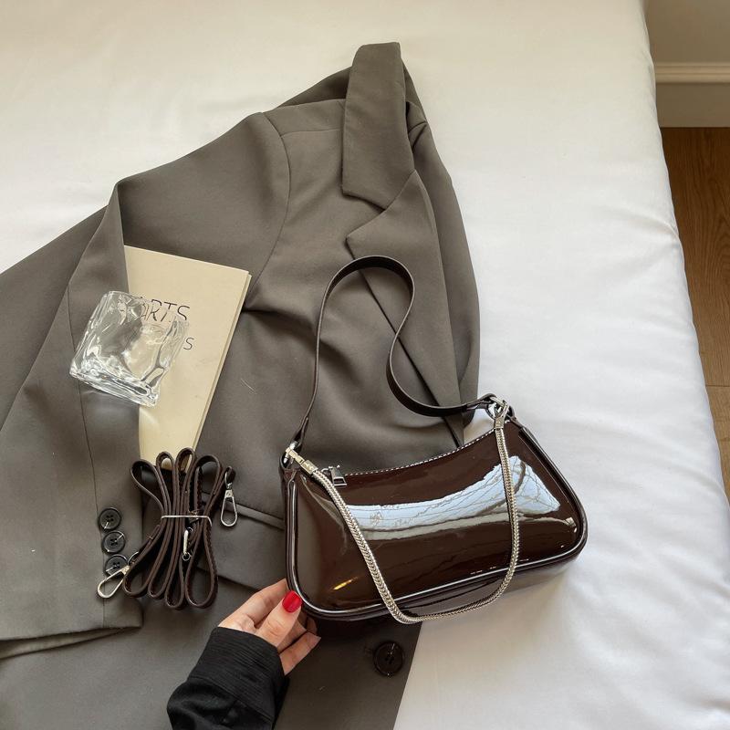 Korean version of simple high-value shoulder bag 2025 summer new chain fashion underarm popular hand carry messenger women's bag