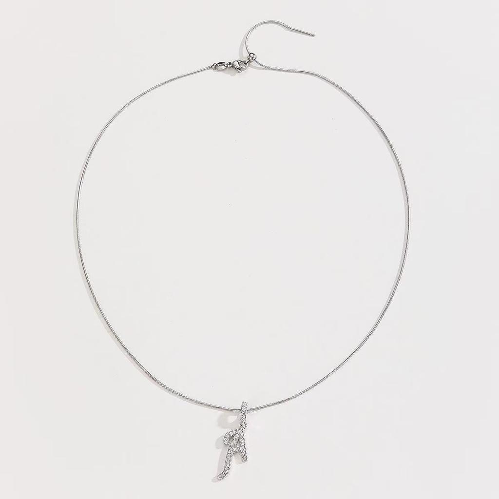 Королевский двор - Ожерелье в стиле «Дрянные девчонки» - Набор подвесок: Крест, Корона и Римская цифра, полностью покрытых цирконием - Роскошный позолоченный медный чокер для женщин