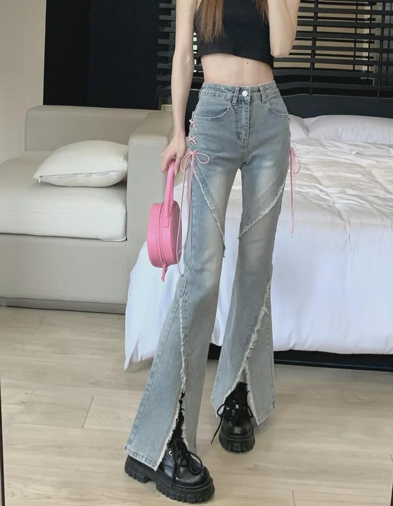 Женские джинсы клеш ретро с высокой талией и розовыми бретелями
