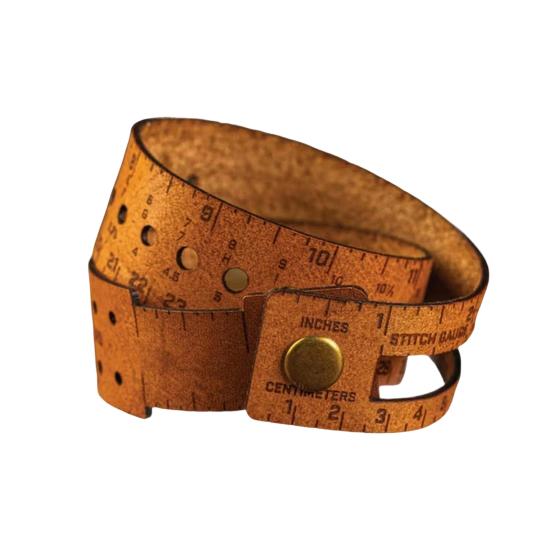 Кожаный измерительный инструмент 7-в-1 Многофункциональная 18-дюймовая линейка на запястье с калибром стежка, тестером пряжи, хранилищем маркеров стежка, портативная измерительная линейка, подарок
