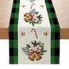 Рождественская дорожка на стол с пуансеттиями и узором «буффало клетка»