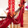 Украшение свадебных лестничных перил: Красный мишурный драпировочный набор для сторон жениха и невесты