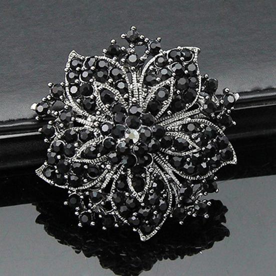Brooch Pin Anti-rust Silver Plated Brooch Rhinestone Round Blossom Flower Breastpin for Dating Wedding Party
