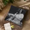 Певец Л-Лана Д-Дель Р-Рей Жесткий Ультранасилие Для Спальни Машины Кофейни Комнаты Мягкий И Гостиной Дивана Декоративная Наволочка