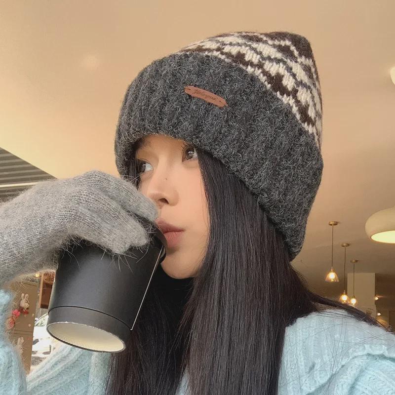 Шапка из шерсти с жаккардовым узором «Фэр-Айл» тройного сложения: Модные, теплые наушники для осени и зимы