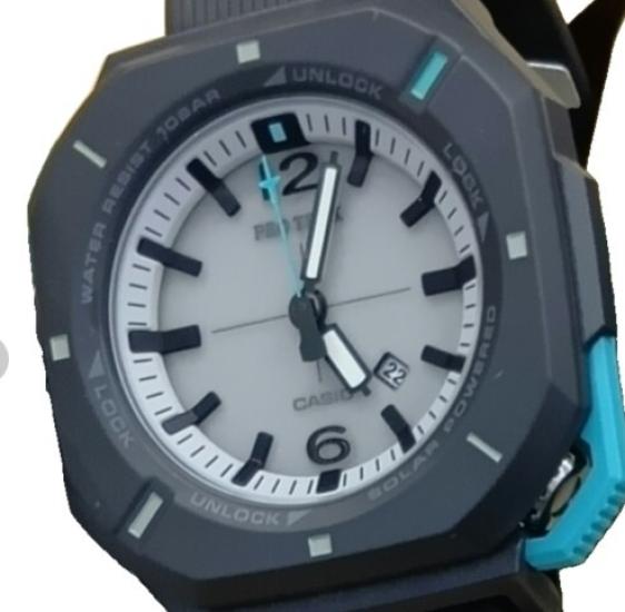 Casio PRO TREK включает PRJ-01AE-8JR, карабин