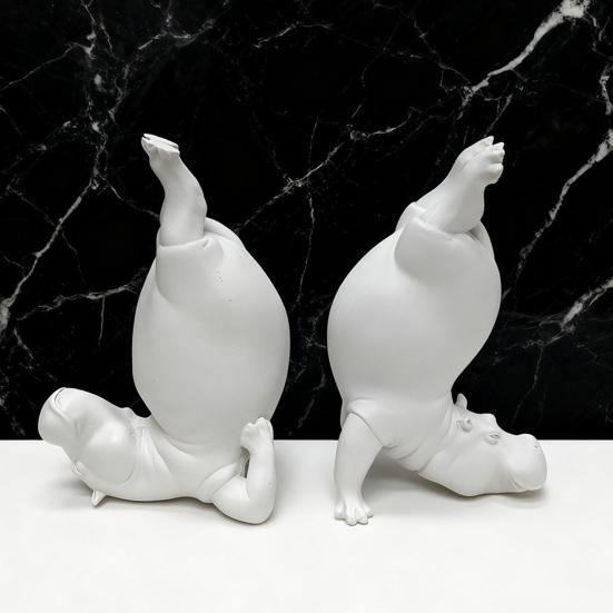 Artistic Tabletop Ornaments Clumsy Hippo Bookends, Funny Heavy Resin Acrobatic Bookend Holders, Creative Notebook Stand Office Bookshelf Decor