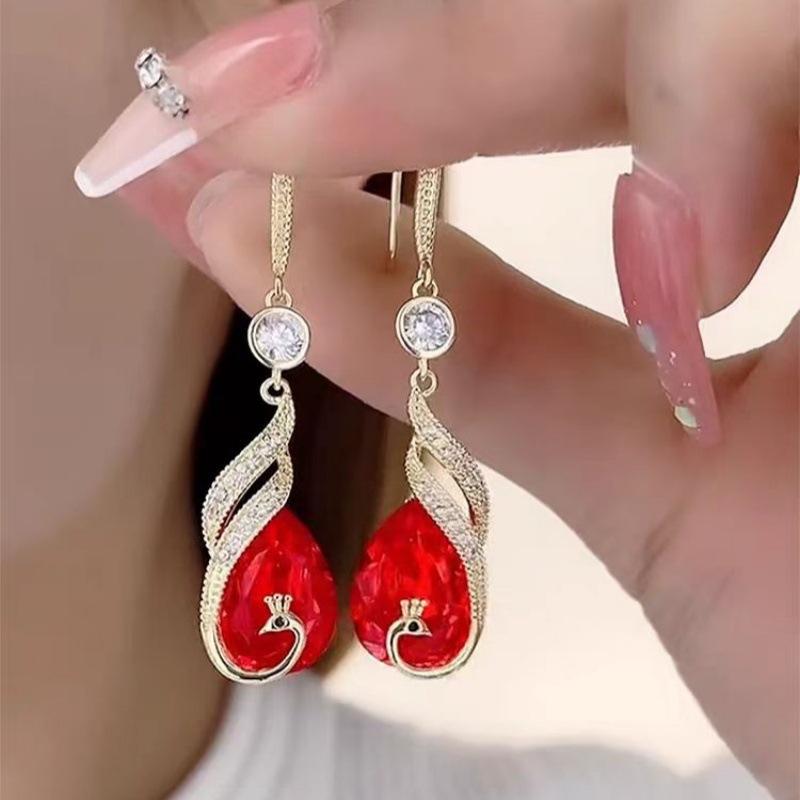 Модные серьги для женщин Дамы