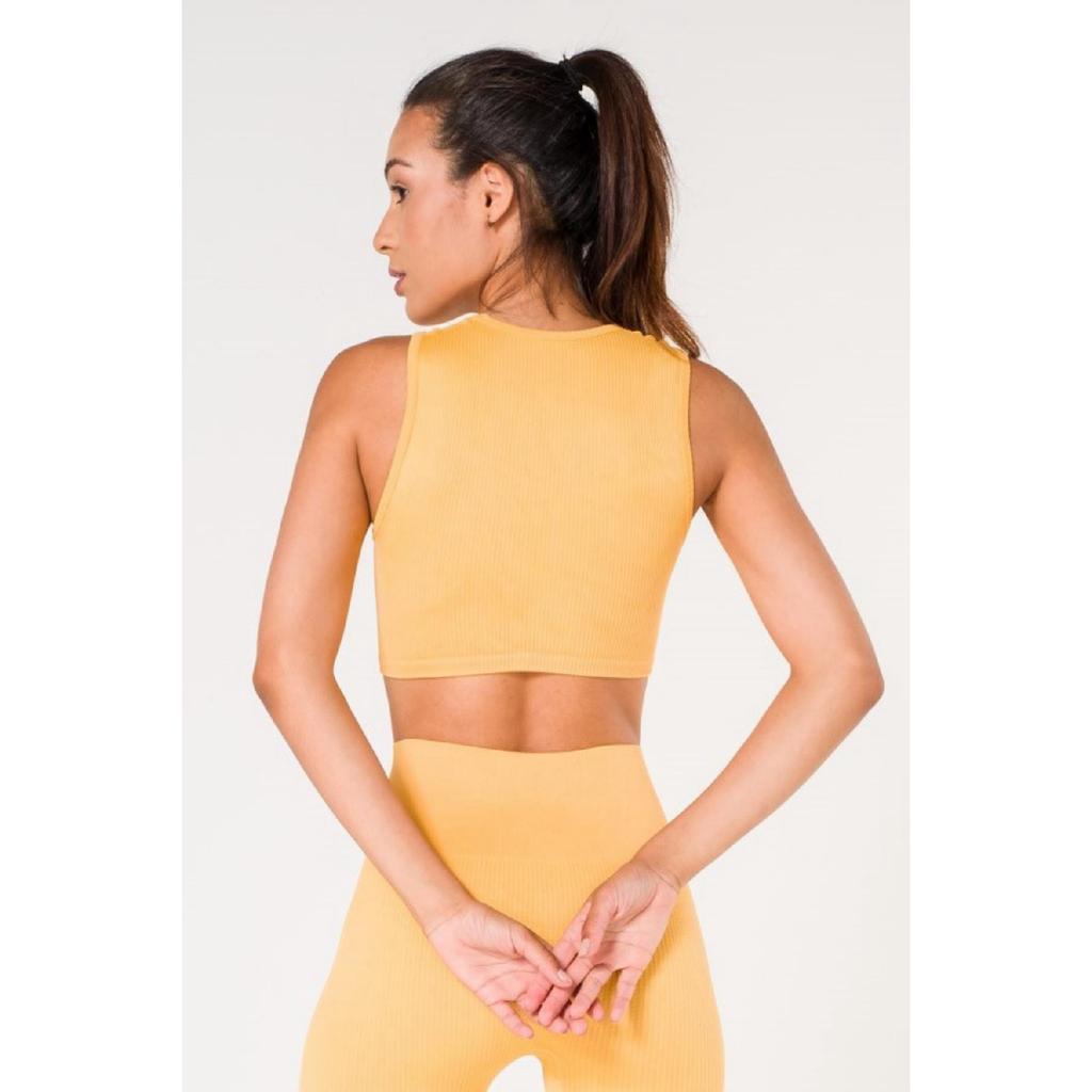 Бесшовный спортивный бюстгальтер в рубчик