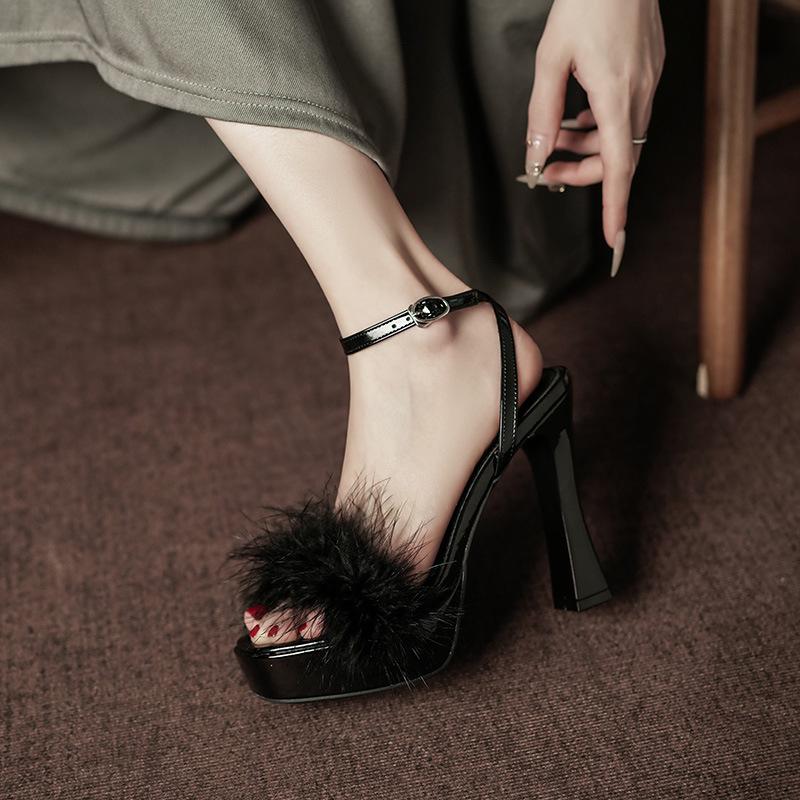 9696-1 Женские сандалии на высоком каблуке в сказочном стиле, с меховым ремешком и толстым каблуком