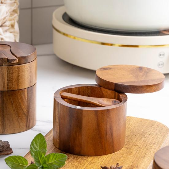 2-слойная солонка и перечница с ложкой, магнитная поворотная крышка, пылезащитная коробка для приправ, вращающийся дизайн, кухонный помощник для сервировки