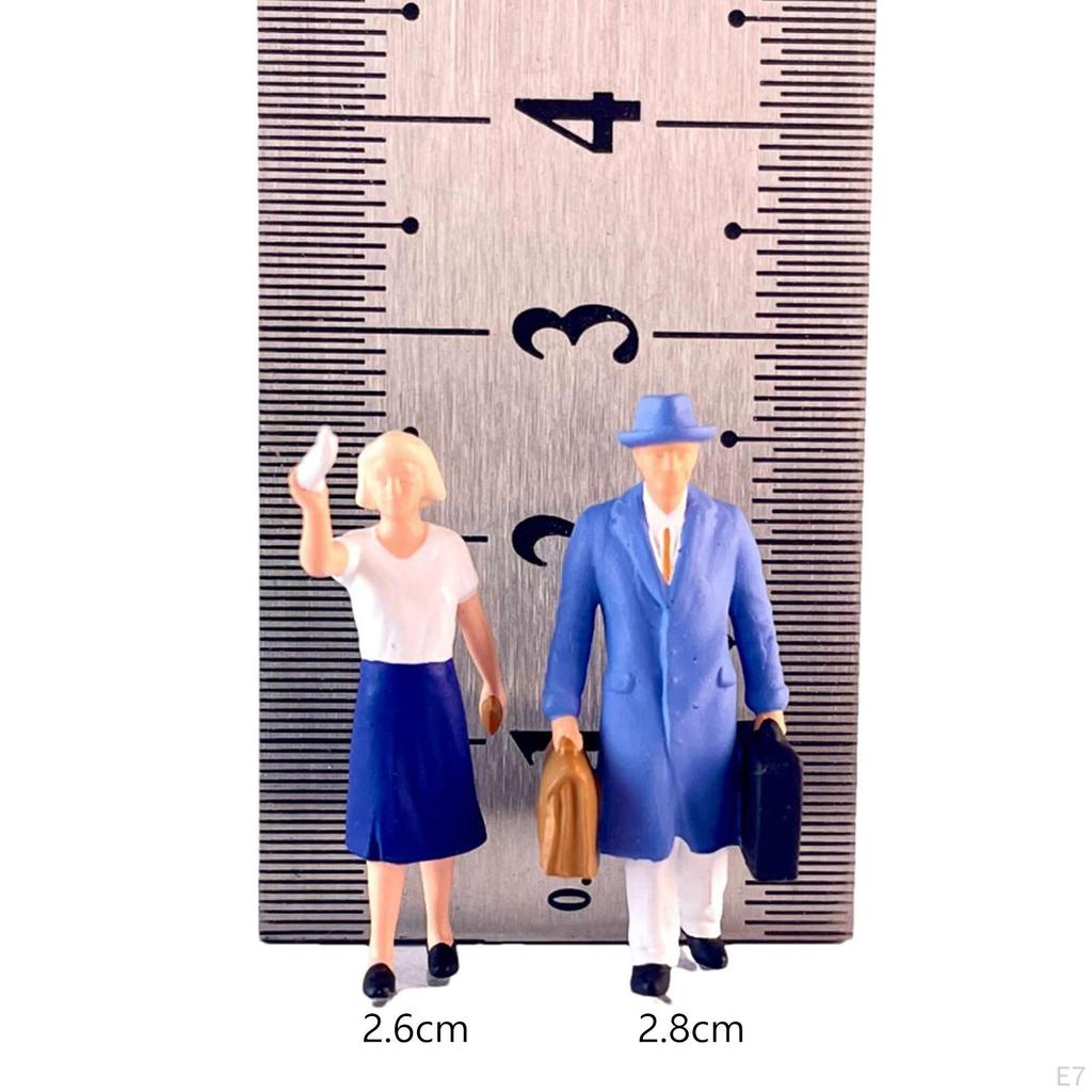 2 Pieces 1/64 People Figures Set Layout S Scale DIY Projects Micro Landscape Movie Props Resin
