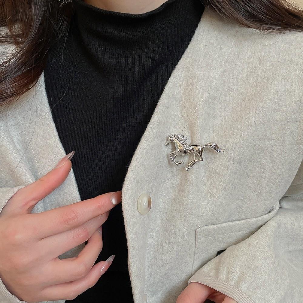 Zinc Zinc Alloy Rhinestone Metal Horse Brooch Jewelry Accessories Animal Lapel Pins  New Year Gifts