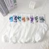 2024 Белые принтованные хлопковые носки средней длины - модный, простой, повседневный спортивный стиль